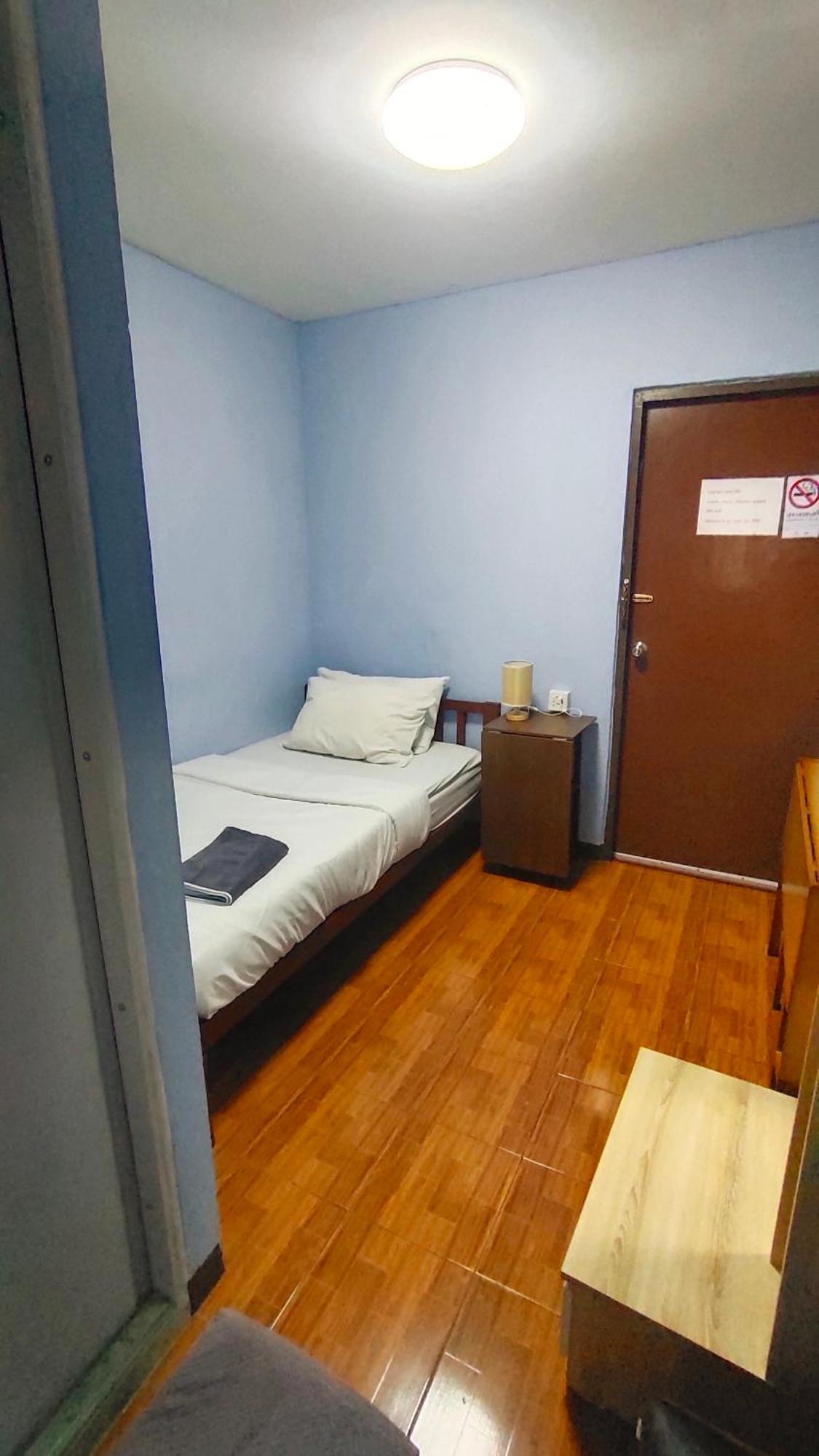 Stay Hostel Bangkok Exterior photo